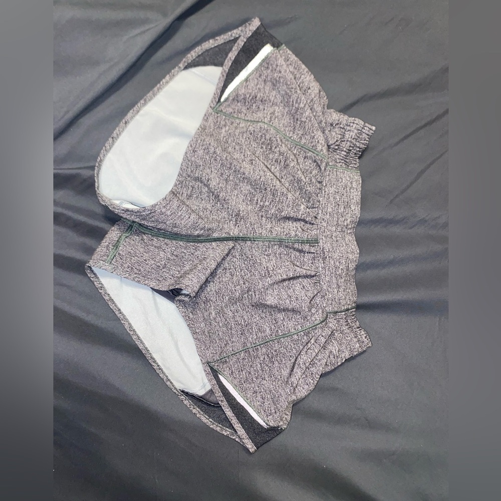 Lulu lemon grey hottie hot 2.5 inch low rise shorts size 4